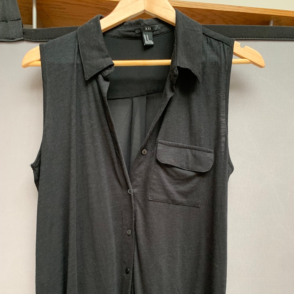 Forever 21 sleeveless sheer back button up blouse. M.NEW!!